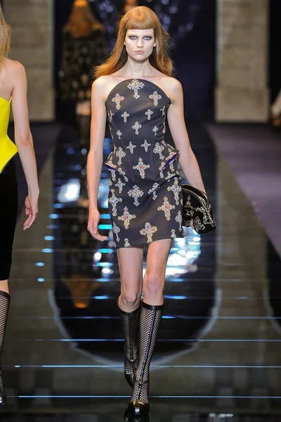 Look 15